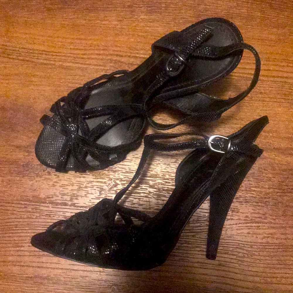 Gianni Bini black heels